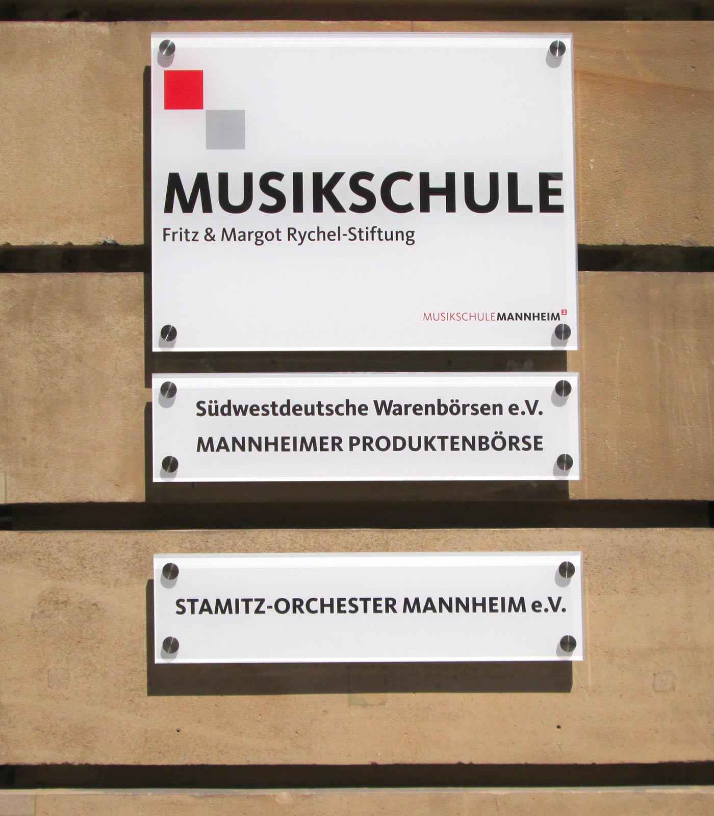 Schild aus Plexiglas für die Musikschule Mannheim